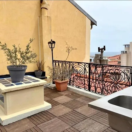 Cozy With Rooftop Terrace 4 People